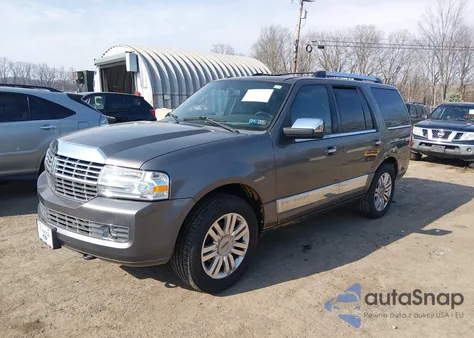 2014 Lincoln Townhouse Navigator z USA, uszkodzony, nr VIN 5LMJJ2J50EEL05508